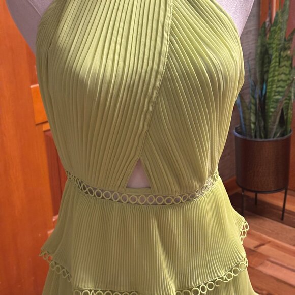 Fantastic Sundress! Size 4 - Picture 4 of 6